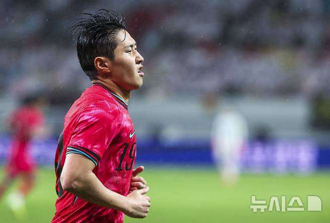 이강인 눈물겨운 '독박축구'... 브라질전 '텅 빈' 중원→답답함에 허공에 손짓만