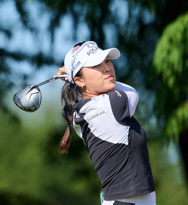 윤이나, 세계 1위 티띠꾼·4위 이민지에 판정승…