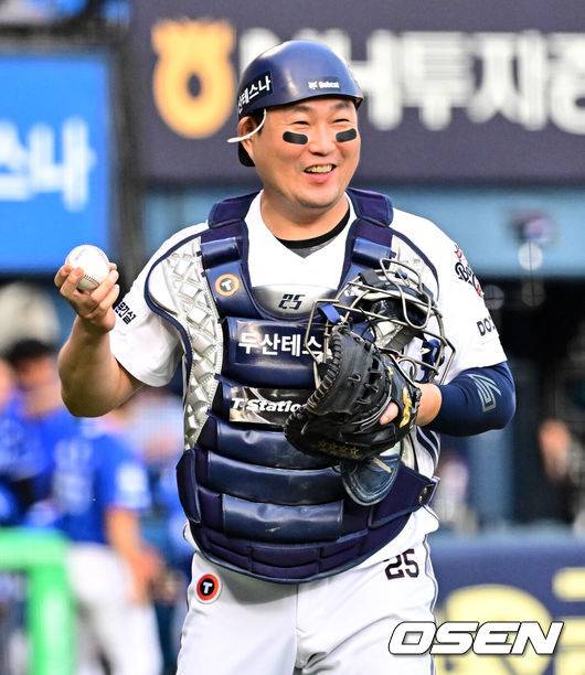 누가 152억 오버페이라 했나…38세 타격왕 우뚝→GG 최다 수상 도전 ‘韓 포수 새 역사 창조하다’