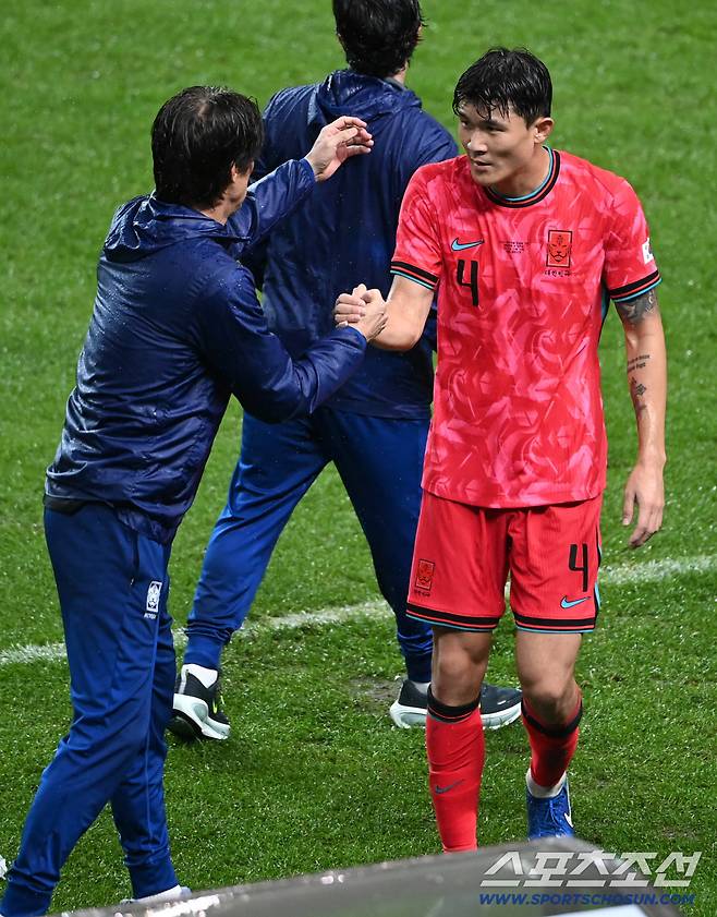 [현장인터뷰]'기나긴 90분' 홍명보 감독 감싼 치명적 실수, 김민재