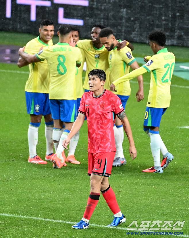 [현장인터뷰]'기나긴 90분' 홍명보 감독 감싼 치명적 실수, 김민재