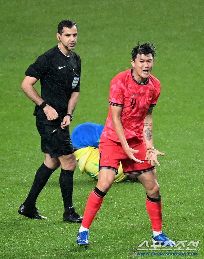 [현장인터뷰]'기나긴 90분' 홍명보 감독 감싼 치명적 실수, 김민재