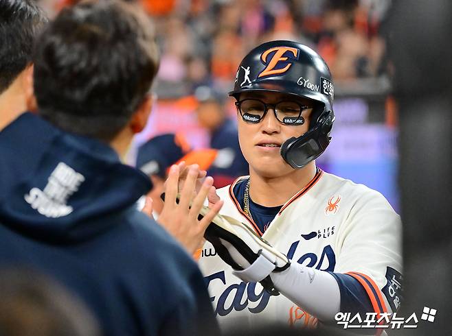 1년 전 대전서 마무리 훈련했는데 …'8위 탈락→2위로 PS 준비' 한화 캡틴