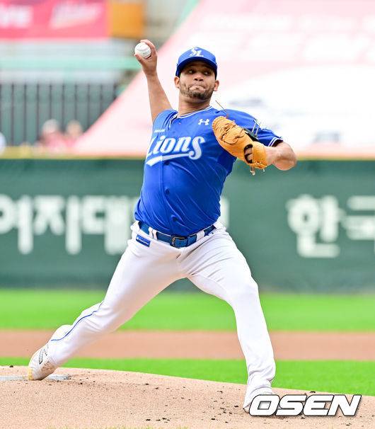 삼성 2차전 패전 위기다...‘사흘 휴식’ 가라비토 단추 풀어헤치고 QS 역투했지만, 타선 응답 없었다 [준PO2]