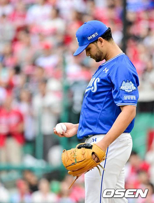 삼성 2차전 패전 위기다...‘사흘 휴식’ 가라비토 단추 풀어헤치고 QS 역투했지만, 타선 응답 없었다 [준PO2]