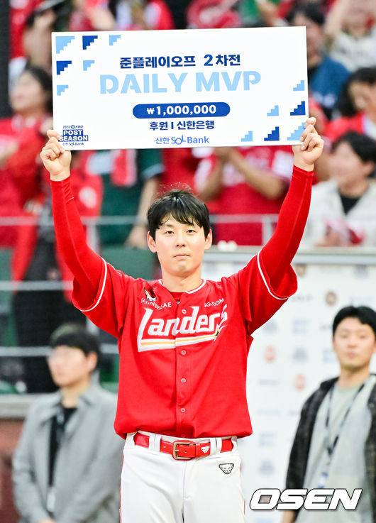 “그 동안 구박 많이 했는데…” 트레이드 안 했으면 어쩔 뻔, 지명권+5천만원 안 아깝다. ‘첫 승’ 사령탑도 대만족 [준PO2]