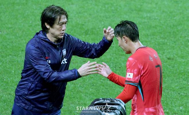 '또' 교체된 손흥민, 홍명보호 출전 시간이 급격하게 줄고 있다