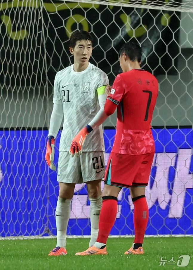 '또' 교체된 손흥민, 홍명보호 출전 시간이 급격하게 줄고 있다