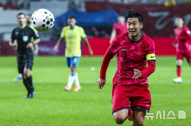 '또' 교체된 손흥민, 홍명보호 출전 시간이 급격하게 줄고 있다