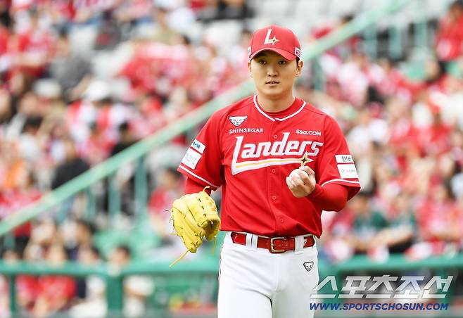 '모자 벗고 고개 숙인 감독' 삼성 초강수 후라도 무너뜨린 SSG 김성욱 끝내기 홈런, 이숭용 감독은 고개를 숙였다[인천 현장]