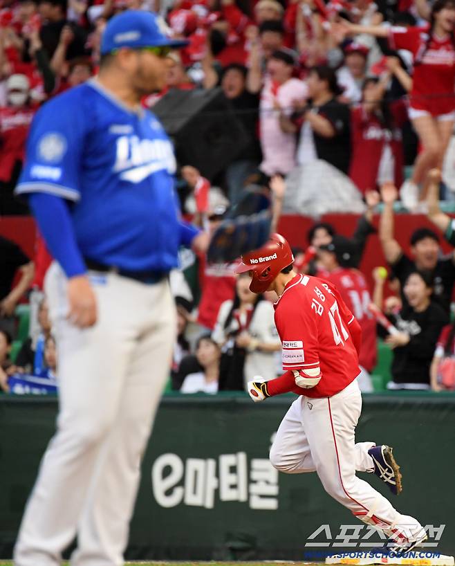'모자 벗고 고개 숙인 감독' 삼성 초강수 후라도 무너뜨린 SSG 김성욱 끝내기 홈런, 이숭용 감독은 고개를 숙였다[인천 현장]