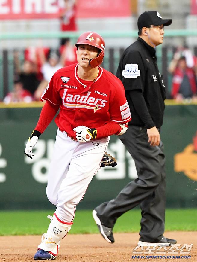 '모자 벗고 고개 숙인 감독' 삼성 초강수 후라도 무너뜨린 SSG 김성욱 끝내기 홈런, 이숭용 감독은 고개를 숙였다[인천 현장]