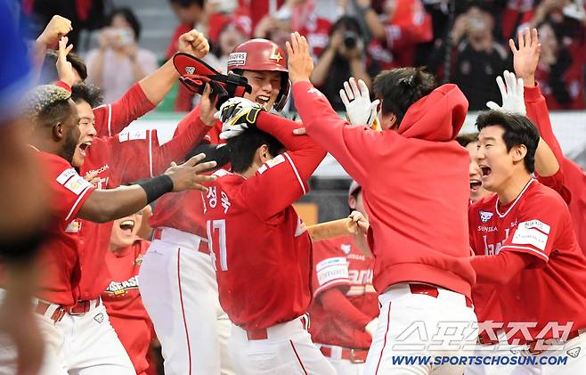 '모자 벗고 고개 숙인 감독' 삼성 초강수 후라도 무너뜨린 SSG 김성욱 끝내기 홈런, 이숭용 감독은 고개를 숙였다[인천 현장]