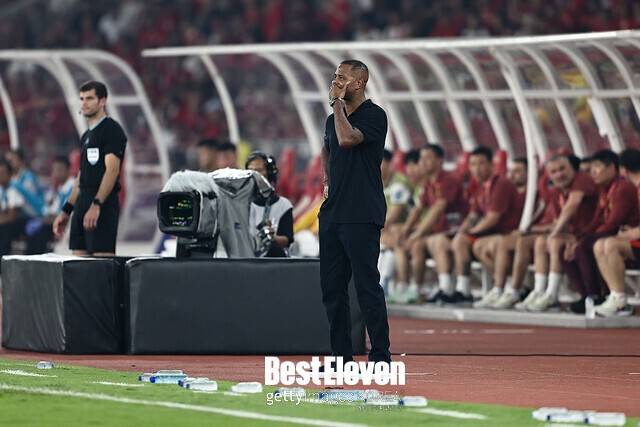 신태용 자르더니 결국 망한 인니, 월드컵 예선 탈락… 물병 투척에 경기 후 심판에게 덤비는 매니저까지