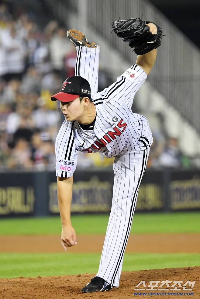 1명도 쉽지 않은데... LG가 20년만에 신인 3명을 한국시리즈에 올릴까. 핵심 불펜, 대타 요원, 내년 유망주. 가능성은[SC 포커스]