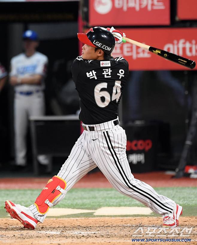 1명도 쉽지 않은데... LG가 20년만에 신인 3명을 한국시리즈에 올릴까. 핵심 불펜, 대타 요원, 내년 유망주. 가능성은[SC 포커스]