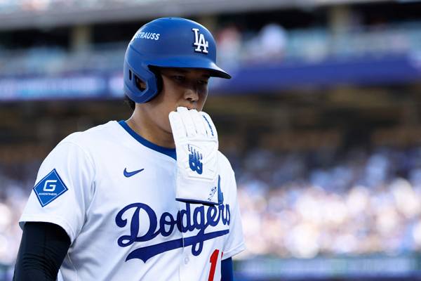 “이런 경기력으로는 우승 못해” 로버츠 감독, 오타니에 따끔한 일침