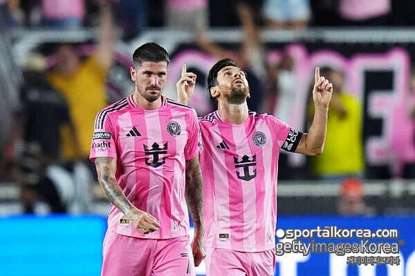 '이례적 상황' 손흥민이 대놓고 지원했는데...A매치 기간 MLS 선발 출전한 메시, 애틀랜타전 멀티골, 부앙가 제치고 득점 선두