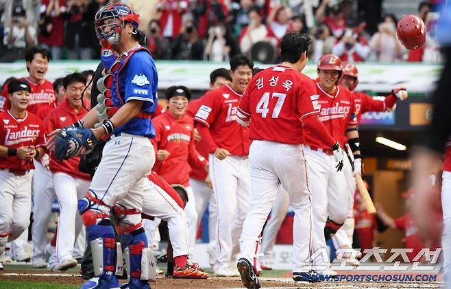 FA 영입하려다 실패 → 지명권+5000만원 투자, 이 거래가 PS 4연패를 끊었다