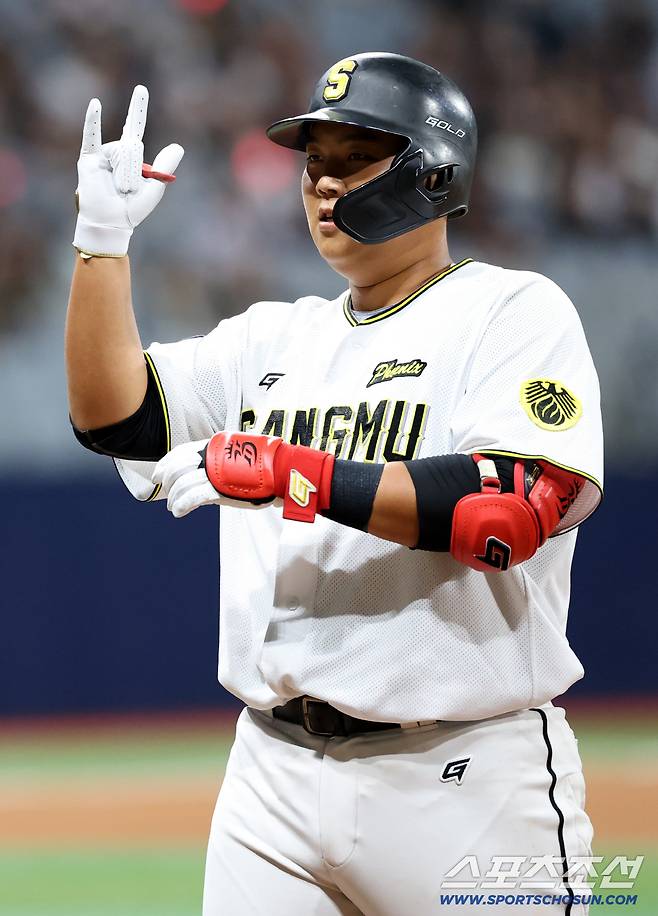 '롯데 야수 전멸' 이 선수 유일한 희망일 줄이야…'퓨처스 폭격' 이대호 후계자 태극마크로 증명한다