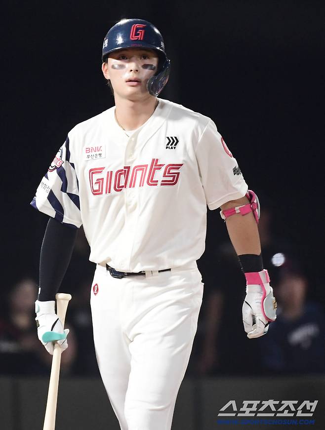 가을야구 탈락보다 더 충격...대표팀에 롯데의 자랑 '윤나고황' 자리 없다, 이게 냉혹한 현실이다