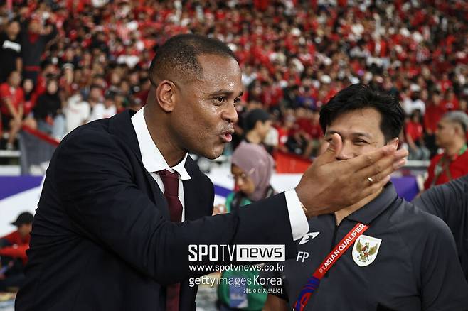 한국인 내쫓은 축구협회장, 대국민 '오피셜' 공식 사과…