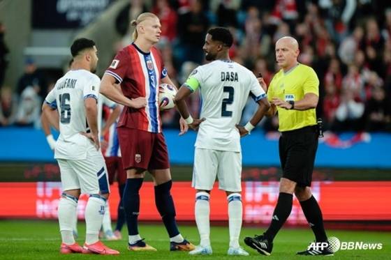 메시·호날두보다 훨씬 빠르다, 이런 괴물 '또' 없었다... '불과 46경기 만에' 홀란, 역대급 기록 세웠다