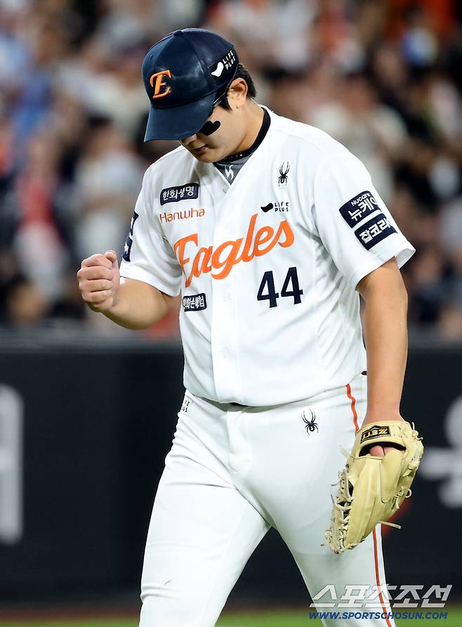 가슴이 웅장해진다. '161㎞ 22세 선발→158㎞ 20세→157㎞ 왼손 19세→156㎞ 19세→161㎞ 21세 마무리' 이 정도면 일본도 놀라겠다[SC포커스]