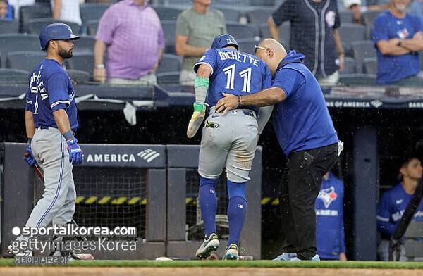 '아뿔싸' 김하성 넘는 '유격수 최대어'가 또 없어졌다…더뎌진 회복, 32년 만의 우승 노리는 토론토는 '울상'
