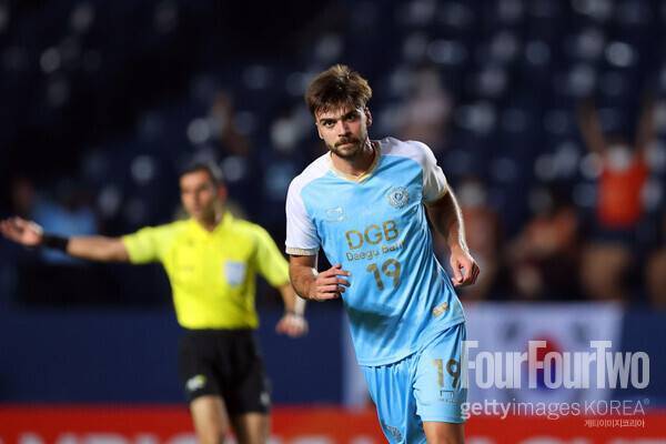 결국 중국 귀화 없이 떠난다…’194cm’ K리그 폭격한 제카, J리그 이적 원해