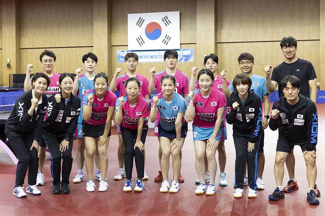 에이스 신유빈, 다시 마침표 찍었다…한국 여자탁구, 홍콩 꺾고 아시아선수권 4강행