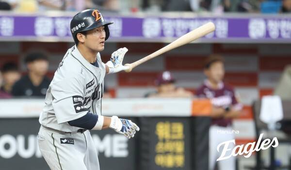 누가 54억 '오버페이'라 했나, 신고선수→슈퍼 백업→주전 도약→36세에 첫 태극마크…한화 2위 '숨은 주역'이 국대 안방도 지킨다