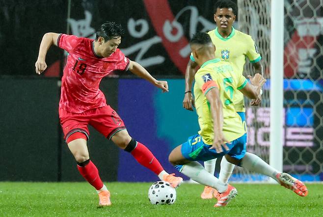 이강인, 韓 축구 초대박 대우…“월드컵 전에 PSG 탈출” 960억+연봉 60억 EPL 거액 제안 “애스턴 빌라 영입 추진”