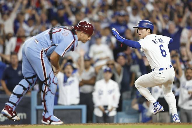 '초대박' 김혜성, 밀워키행 비행기 탑승 모습 공개→'강력한 경쟁자'도 자취 감췄다…NLCS 로스터 생존 유력
