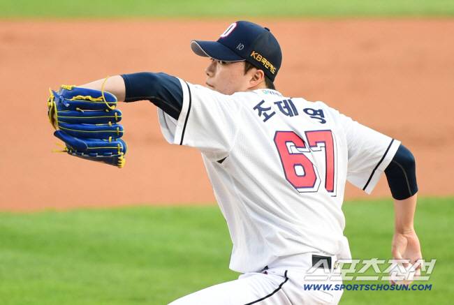 [단독] '감독 선임 임박' 두산, 선수단 정리 단행…LG·SK 트레이드 유산&파워 히터 등 11명 재계약 불가 통보