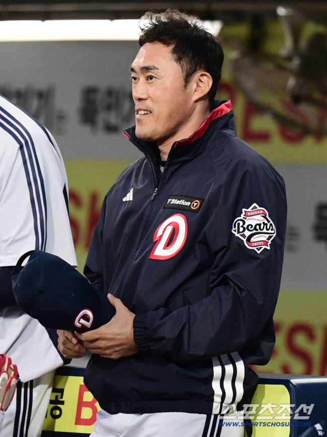 [단독] '감독 선임 임박' 두산, 선수단 정리 단행…LG·SK 트레이드 유산&파워 히터 등 11명 재계약 불가 통보