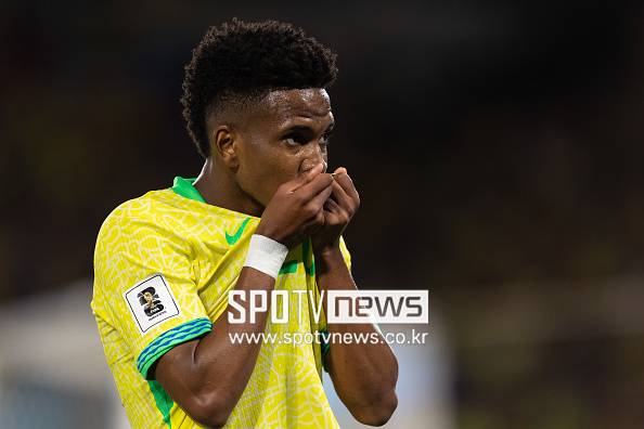 '한국이 많이 추웠나' 홍명보 두 번 울리고 쓰러졌다...