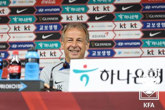 20억 넘게 받은 본인은 왜 태평했을까, 韓축구 망쳐놓은 '국민 밉상'의 훈수... 클린스만,