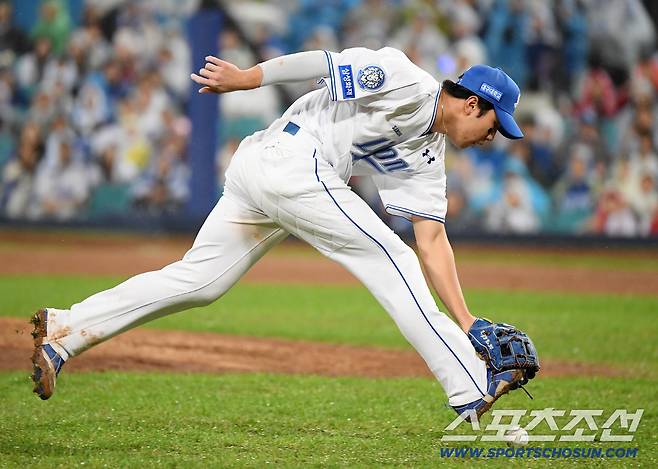 '이럴수가' 삼성 초대형 악재 터졌다, 김영웅 극심한 허리 통증 호소해 교체[준PO 현장]