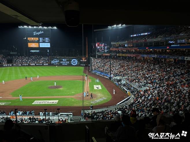 연습경기인데 1만7000석 가득차다니…한화 팬들이