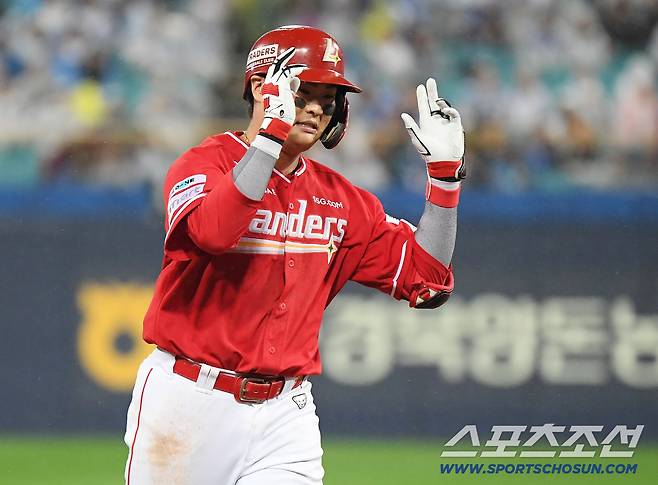 '4차전 필승 각오' 이숭용 감독