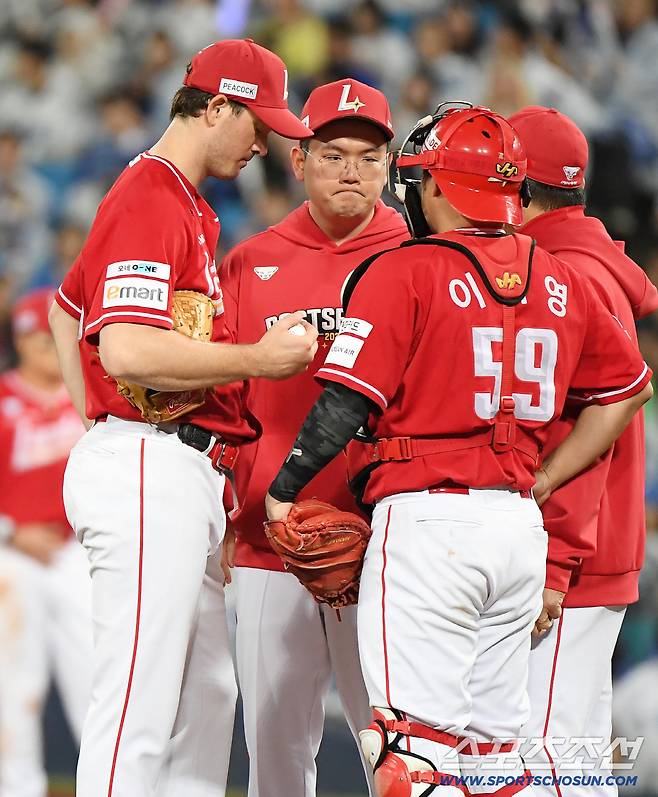 '4차전 필승 각오' 이숭용 감독