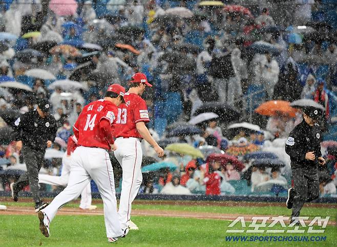 '폰세보다 무섭다더니' 믿었던 1선발의 배신, 몸관리 실패에 모든게 꼬였다[준PO 현장]