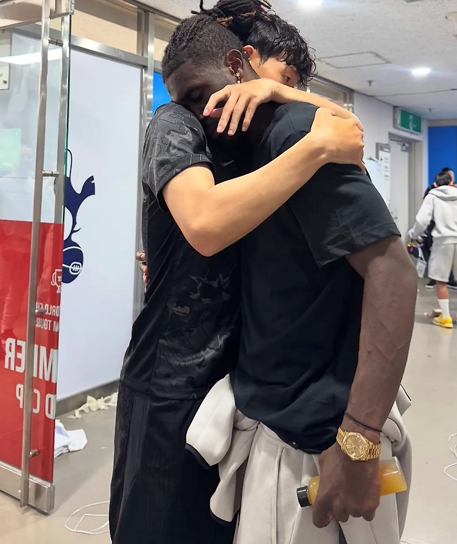 ‘충격’ 부상 복귀전서 ‘살인태클’ 당해 실려 나갔다…‘손흥민 떠나자 눈물 왈칵’ 비수마, 장기간 이탈 가능성