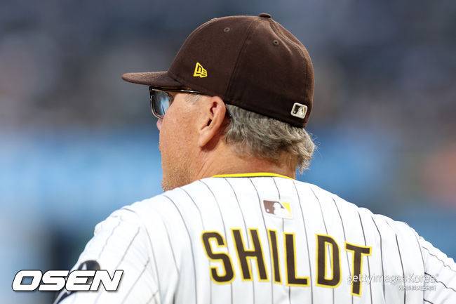 갑자기 왜? 샌디에이고 감독, 계약 기간 남겨두고 전격 은퇴