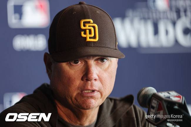갑자기 왜? 샌디에이고 감독, 계약 기간 남겨두고 전격 은퇴