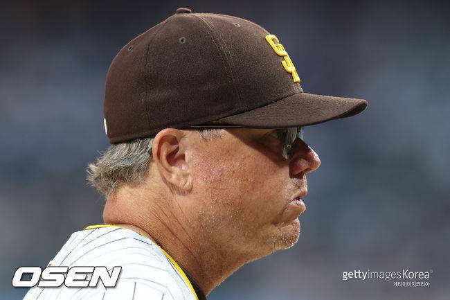 갑자기 왜? 샌디에이고 감독, 계약 기간 남겨두고 전격 은퇴