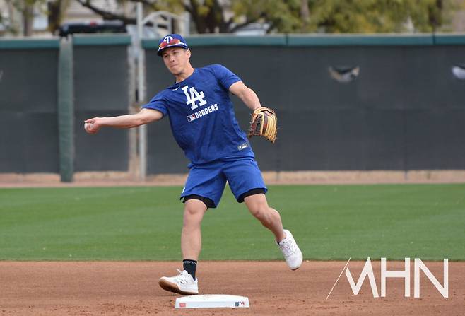 김혜성, NLCS 로스터 합류 기쁨도 잠시…1차전 선발 제외, 벤치서 무작정 대기
