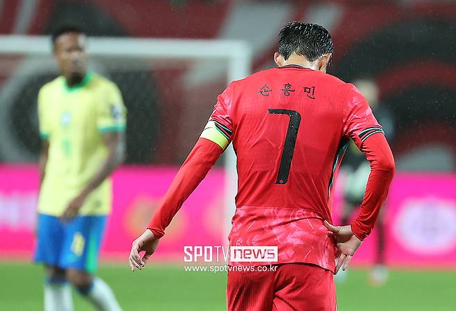 '손흥민만 민망해졌다' 파라과이전 '3만 석 이상' 미판매...최다 출전 기념식에도 불구, 티켓 절반가량 안 팔렸다