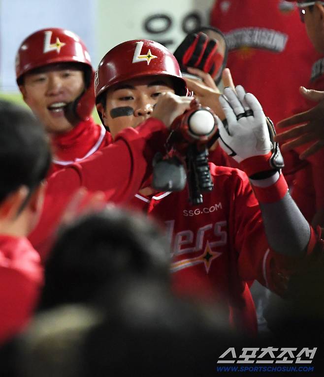 졌는데, 이 한명은 확실히 건졌다. 30홈런 거포 유망주 거짓말 아니었다[준PO 현장]